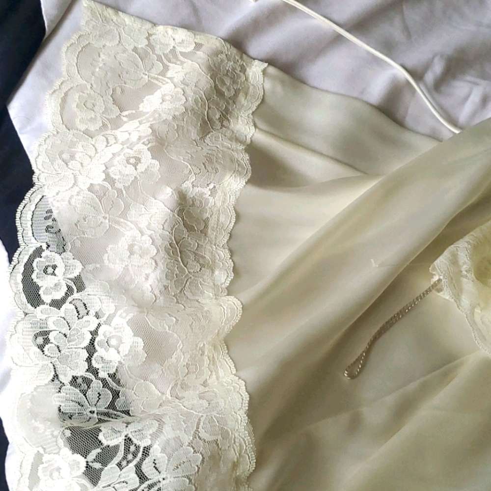 Wedding Day Robe - Picture 3 of 4